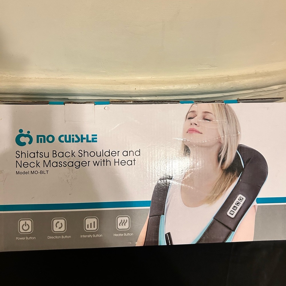NIB Mo Cuishle Shiatsu Back Shoulder And Neck Massager With Heat